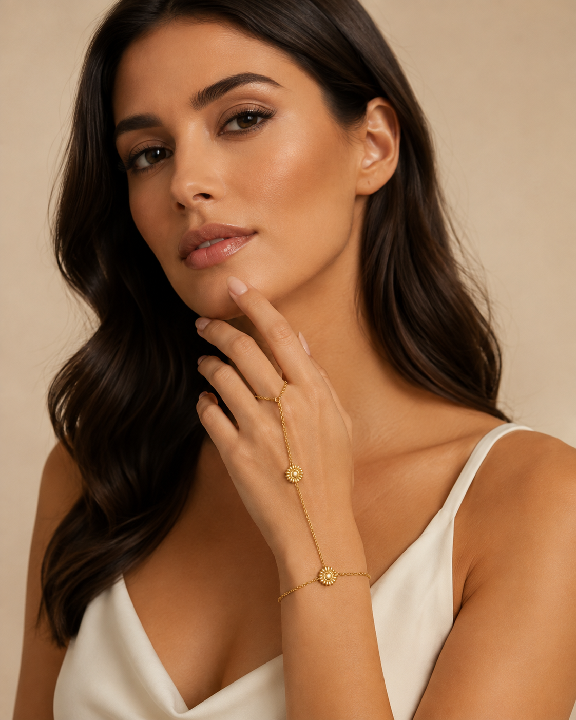 Bracelet de Main ELYRA Soleil – Bijou Doré Élégant & Féminin