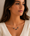 Collier ELYRA Saphir – Élégance Dorée aux Pierres Bleues & Roses