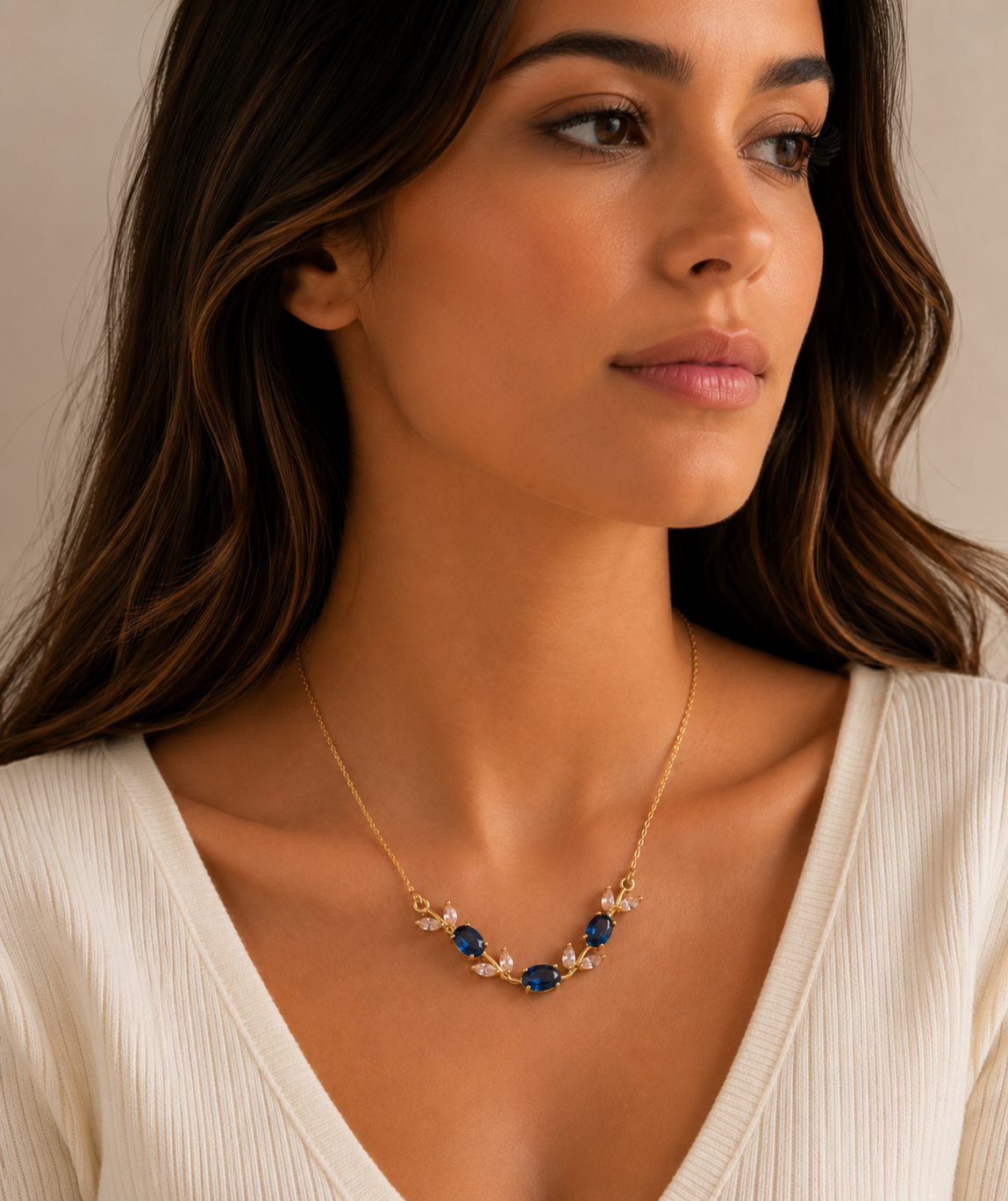 Collier ELYRA Saphir – Élégance Dorée aux Pierres Bleues & Roses
