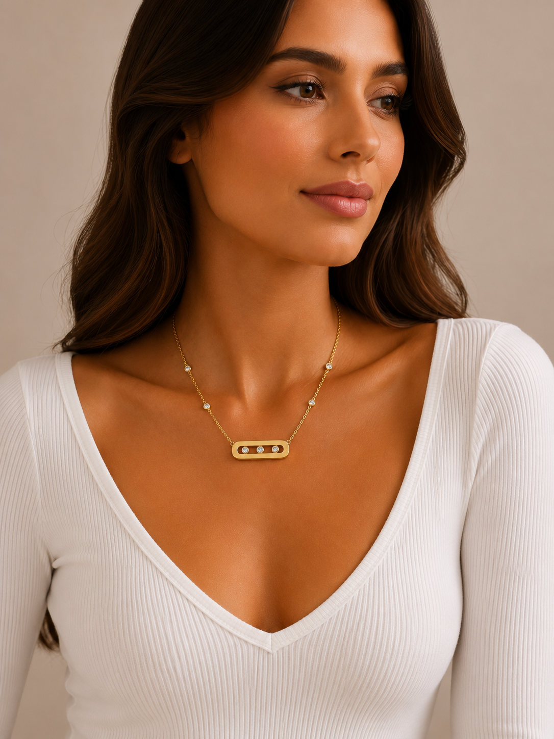 Collier ELYRA Éclat – Design Minimaliste Doré & Cristaux Scintillants