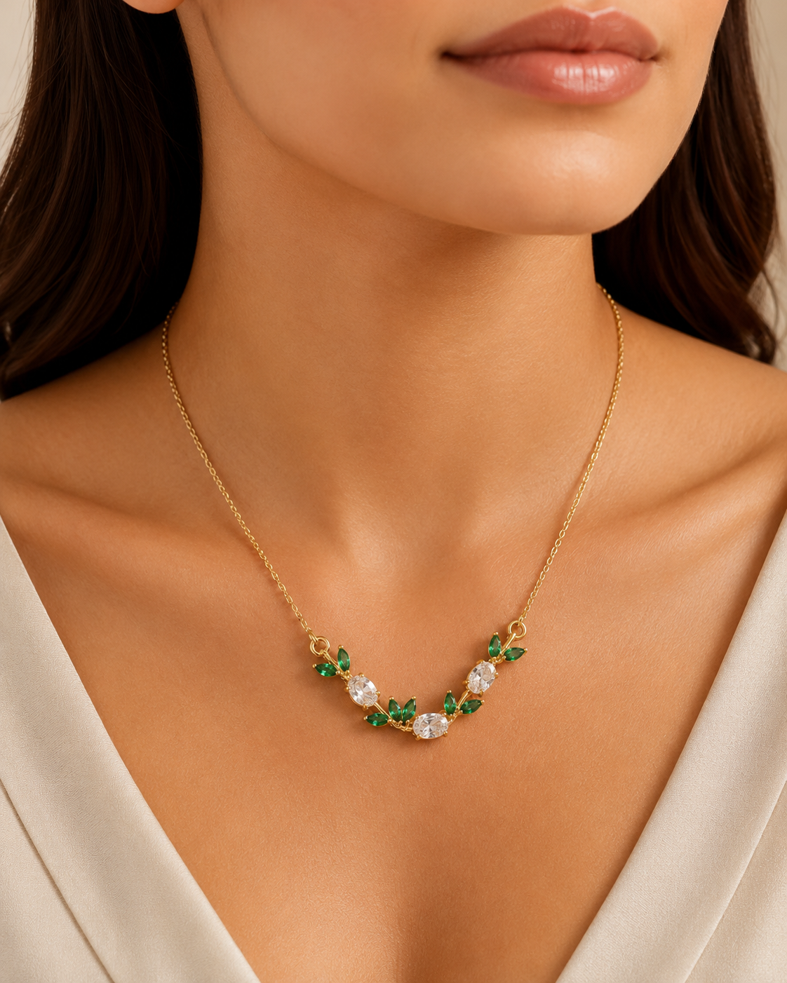 Collier ELYRA Éclat – Pierres Cristal & Vert Émeraude