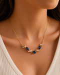 Collier ELYRA Saphir – Élégance Dorée aux Pierres Bleues & Roses