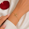 Bracelet Nœud Doré avec Pierre Brillante – Élégant & Féminin