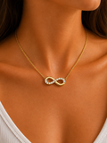 Collier ELYRA Infini – Symbole d’Amour Éternel & Cristaux Scintillants